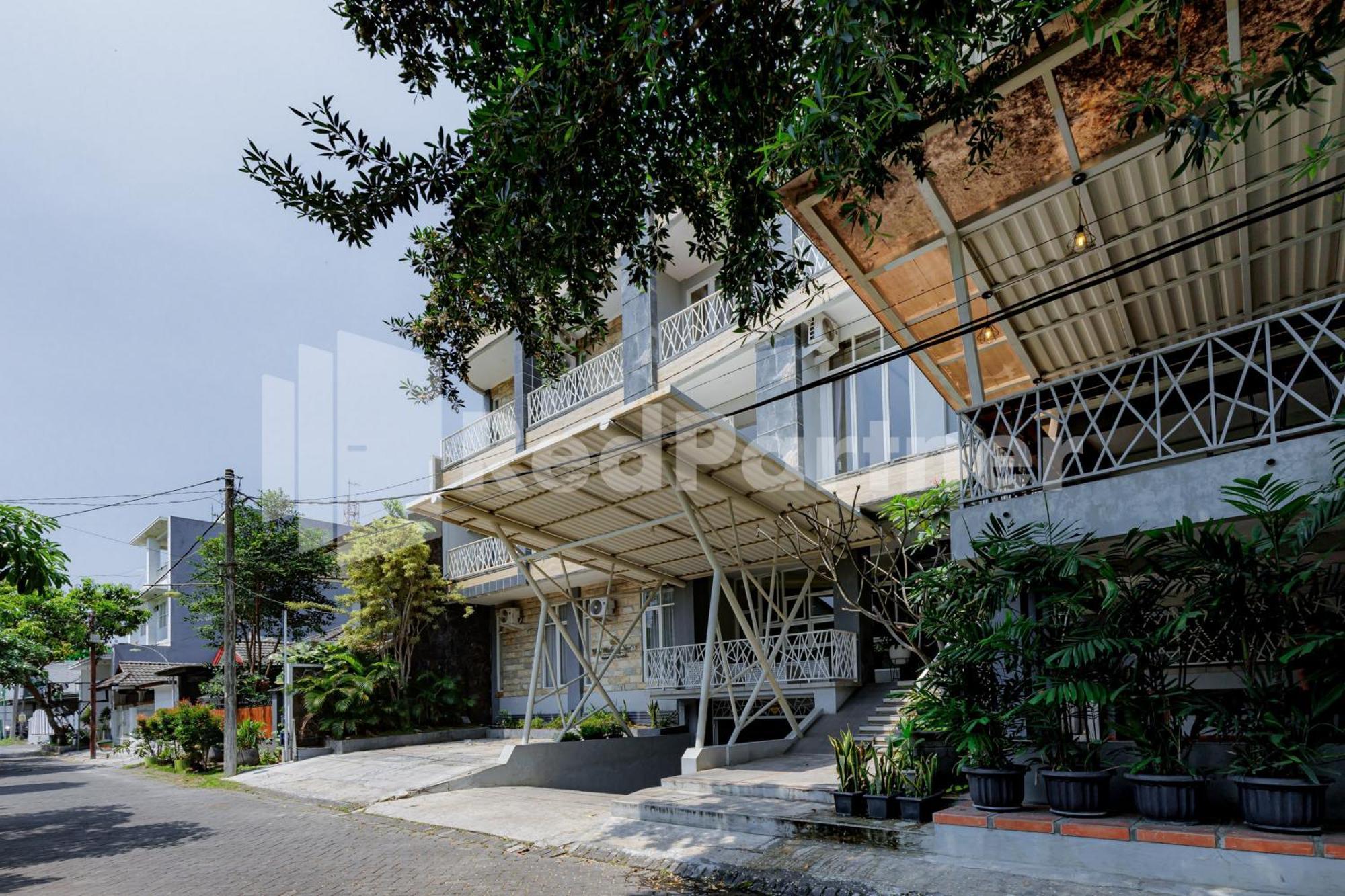 De Malang Sweet Homestay Syariah Mitra Reddoorz Exterior photo