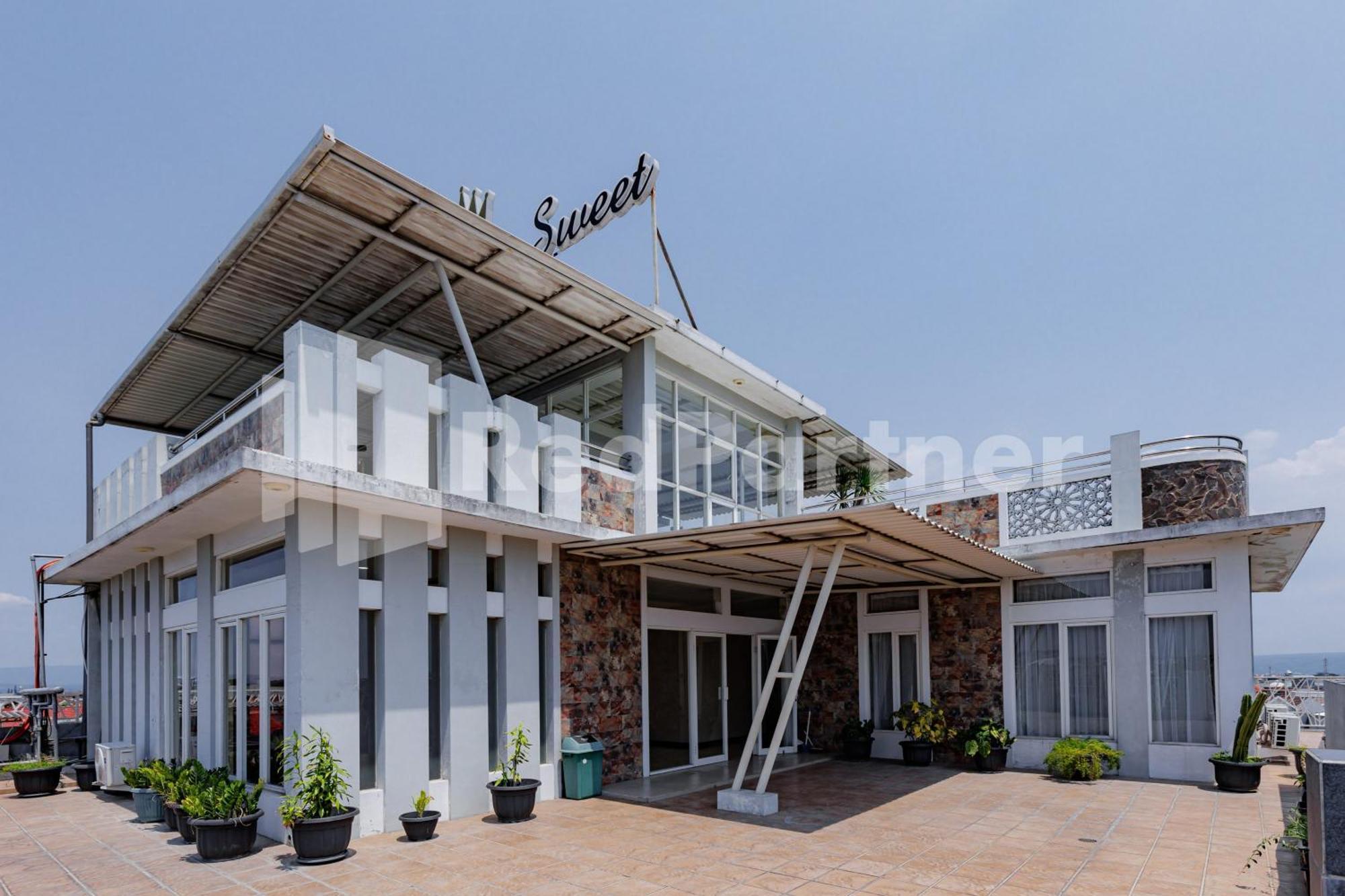 De Malang Sweet Homestay Syariah Mitra Reddoorz Exterior photo